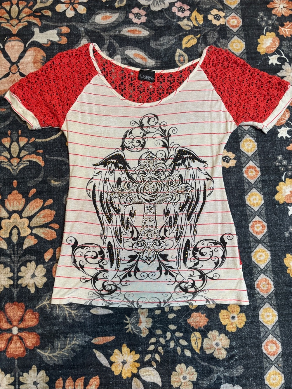Daytrip White & Red Striped Short Sleeve Tee with Lace Raglan Sleeves
